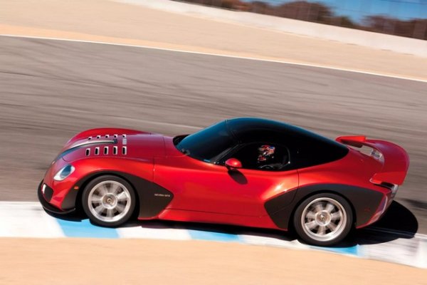 Създателите на Devon прогнозират годишен тираж от 36 коли по 500 хиляди долара всяка, но нещата спират до два прототипа. По това време Viper трудно се търгува и Chrysler обмисля да продаде правата върху името на модела, платформата и дори поточната линия. Наета консултантска агенция оценява пакета на 10 млн., но няма кандидати. Единствената компания, която изразява желание да закупи Viper, е Devon Motorworks. Скот Девън предлага обаче само 5,5 млн. долара, което не устройва Chrysler. И през 2010 г. донорът на суперавтомобила Devon GTX напусна поточната линия, което слага край на историята.